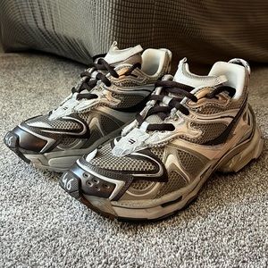 Balenciaga Runner 2.0 Sneaker in Beige